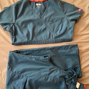 Dickies turquoise scrub set